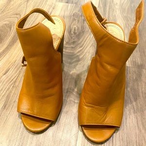 Light brown leather chunky Tory Burch sandals